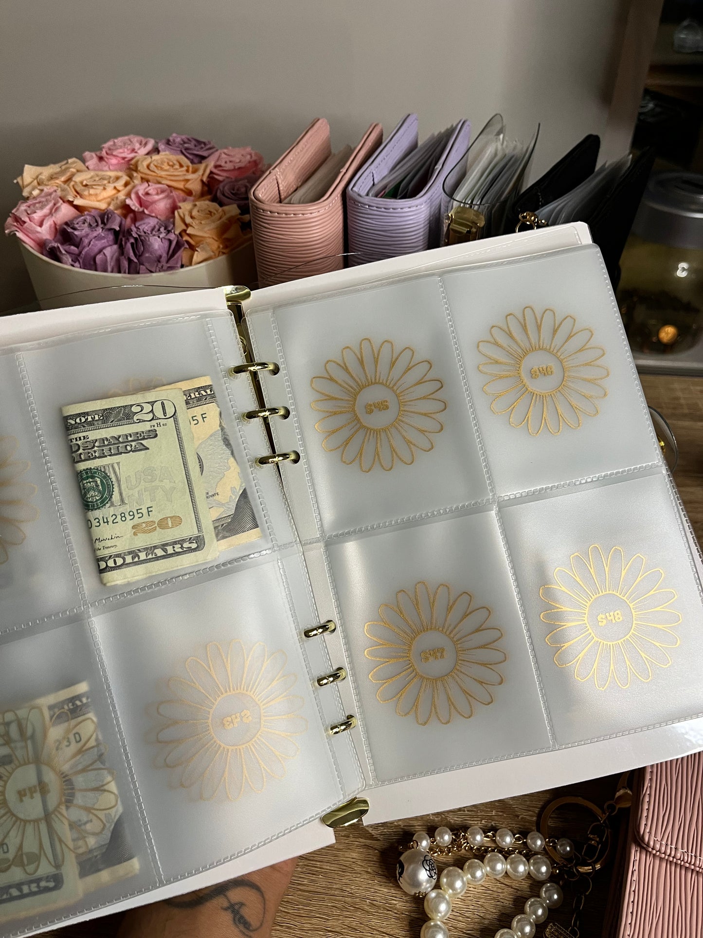 The Daisy 🌼 100 envelope savings challenge